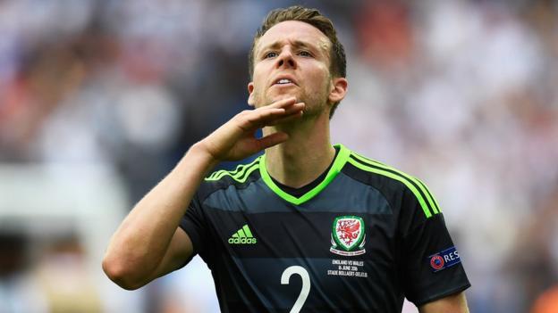Chris Gunter: Wales defender retires from international football - BBC Sport