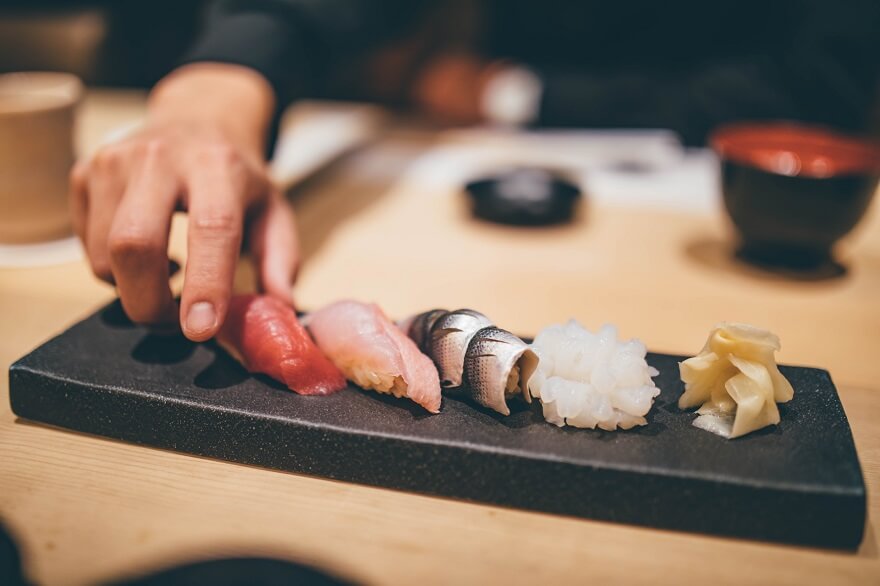 Học từ người Nhật 2 cách ăn Sushi phổ biến nhất - Wa